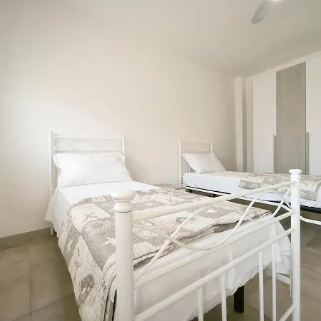 Trilo Jonio In Centro Citta E A Pochi Minuti Dal Mare Del Salento דירה טורה סן ג'ובאני אוג'נטו